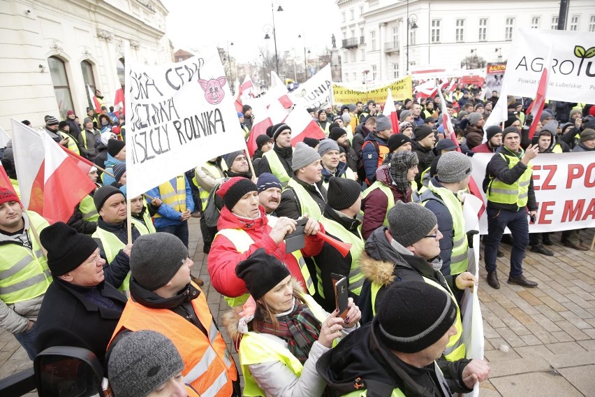 Protest rolników w Warszawie 6.02.2019. Pod Pałacem Prezydenckim było kilka tysięcy osób [zdjęcia]
