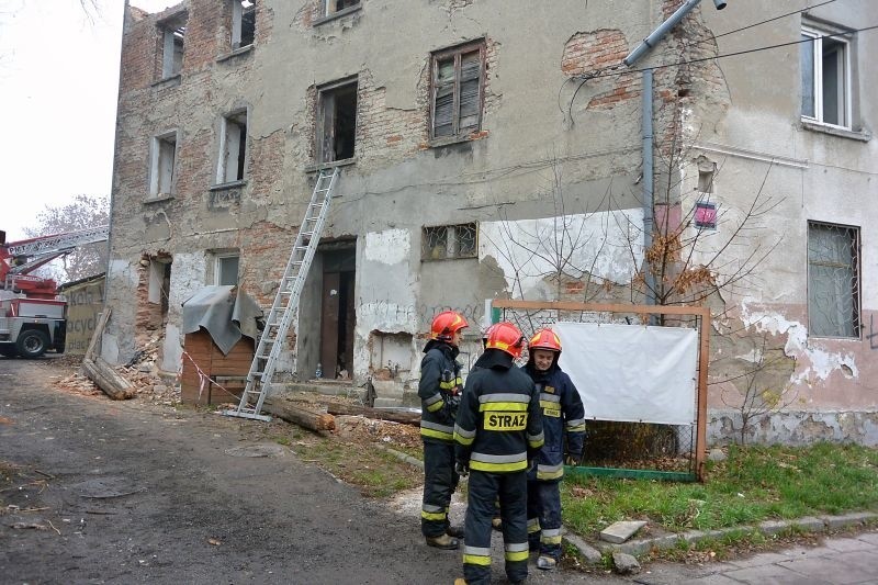 Katastrofa budowlana na Wrześnieńskiej! Runęła ściana i przygniotła dwóch robotników! [FILM,zdjęcia]