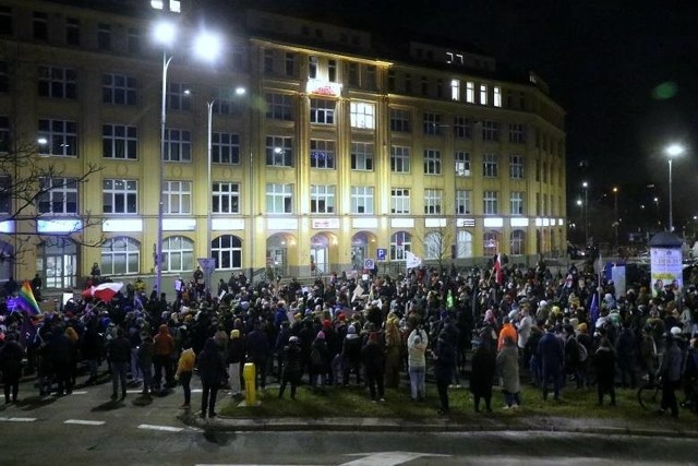 Jeden z protestów Strajku Kobiet na pl. Solidarności we Wrocławiu
