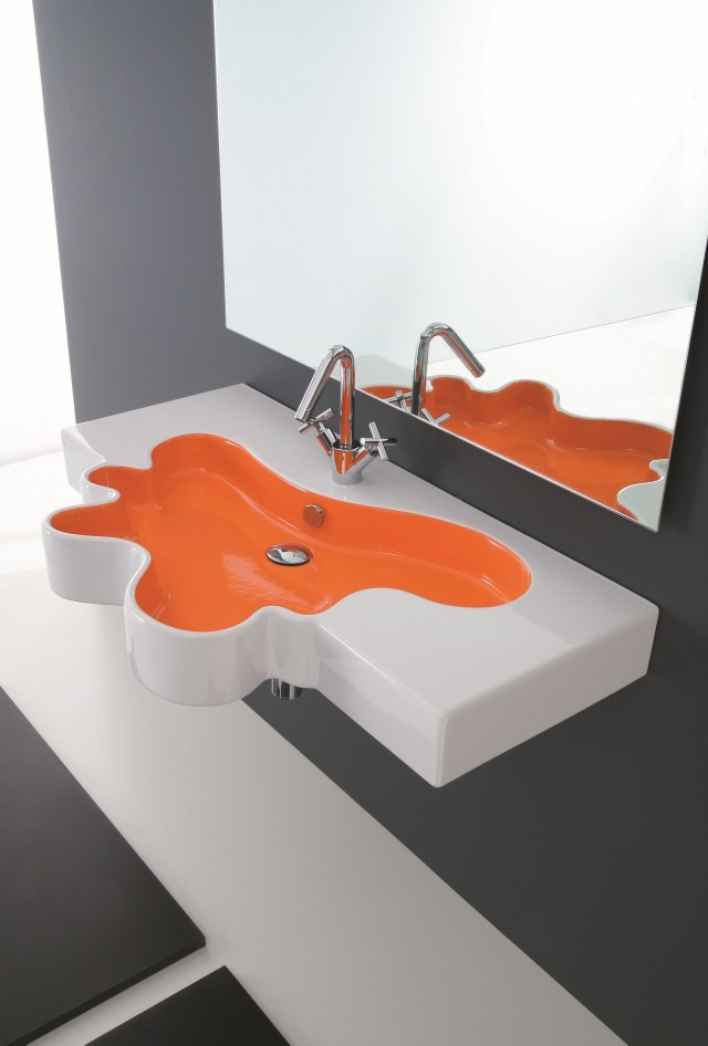 Ceramika sanitarna może mieć fantazyjną i oryginalną formę, na przykład - rozpryskującej się kropli wody.