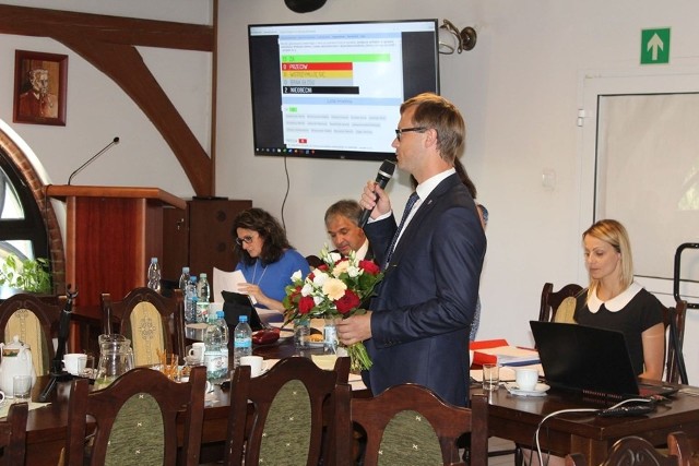 Wójt gminy Lisewo, Jakub Kochowicz, przedstawił raport o stanie gminy i pierwszy raz dostał wotum zaufania. Poza tym, tradycyjnie - absolutorium