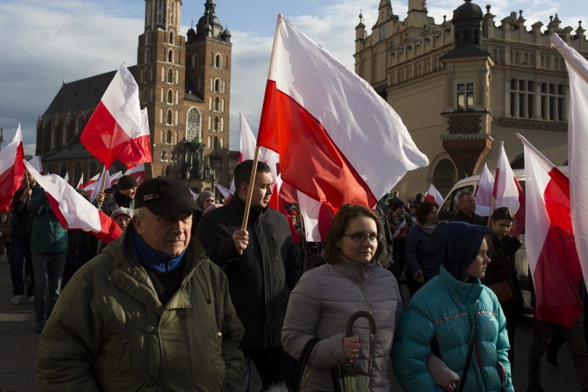 Kraków. Pochód patriotyczny z Wawelu na Rynek [ZDJĘCIA]