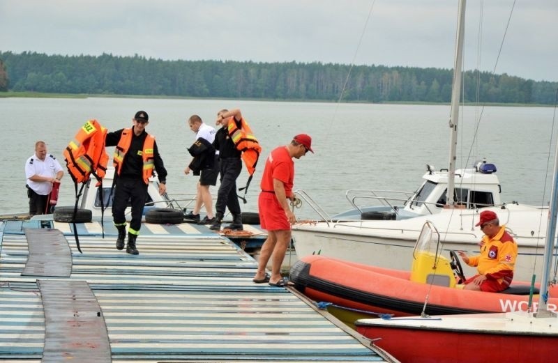 Plaża 2014 w Rajgrodzie. Policjanci, strażacy, ratownicy, straż leśna i pracownicy sanepidu ruszyły na plażę (zdjęcia)