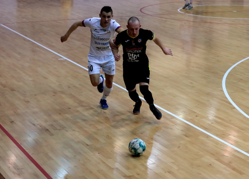 Futsal Szczecin - BestDrive Piła 5:8. Festiwal bramek w hali przy Twardowskiego [ZDJĘCIA]