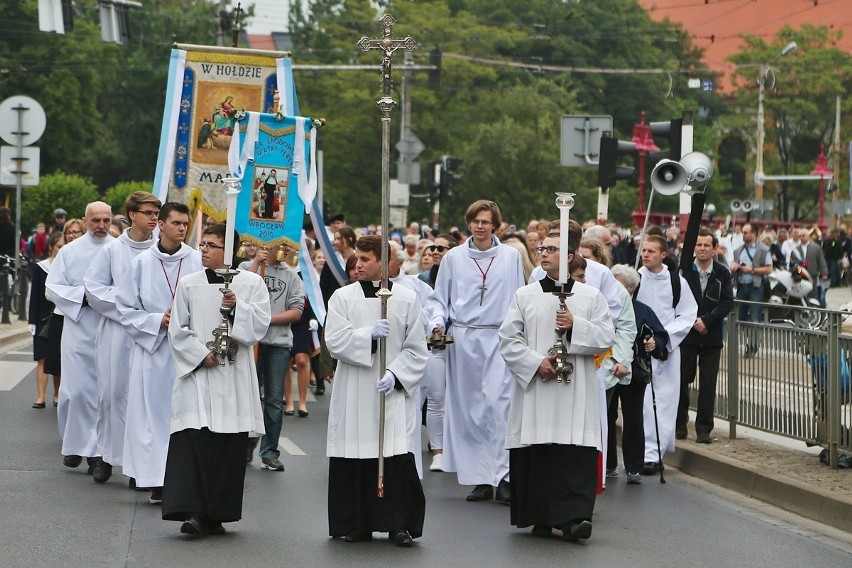 Procesja z okazji Bożego Ciała w centrum Wrocławia