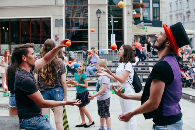 Amfiteatr przy ulicy Mostowej  w ten piątek w godz. 17-22 będzie miejscem występów i popisów artystów tegorocznego Busker Fest