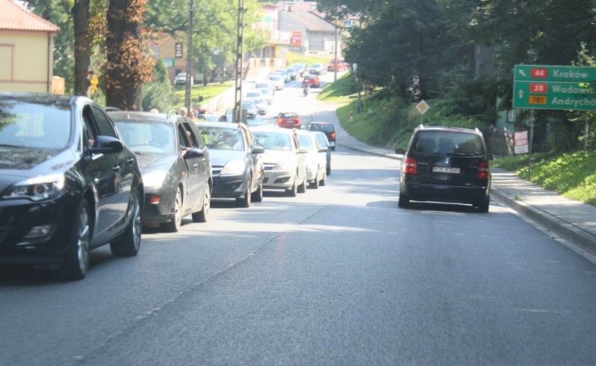 W sezonie wakacyjnym, szczególnie w weekendy przez centrum...