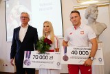 Jacek Jaśkowiak wręczył nagrody "poznańskim" medalistom olimpijskim z Tokio - Karolinie Naji i Tadeuszowi Michalikowi