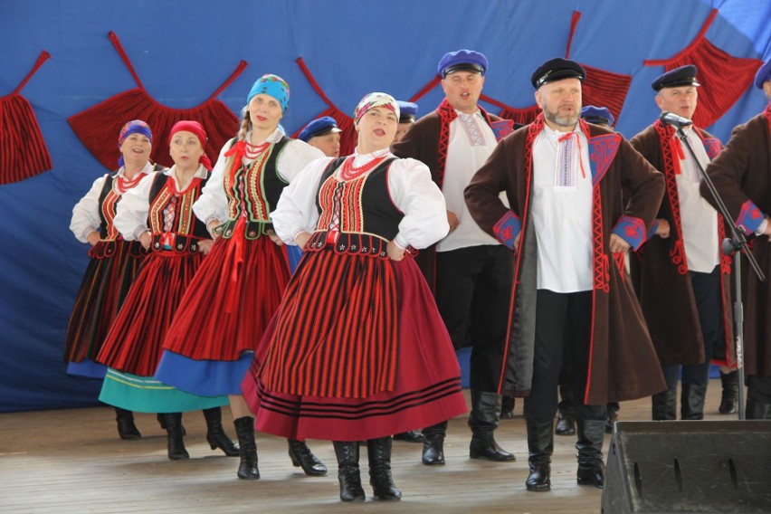 Zespołu ludowe wystąpiły na scenie amfiteatru w Opatowie. Zobaczcie zdjęcia z eliminacji do finałowej gali Buskich Spotkań z Folklorem