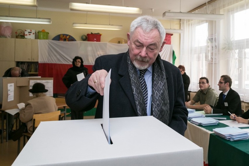 Wybory samorządowe 2014: Jacek Majchrowski zagłosował [ZDJĘCIA, WIDEO]