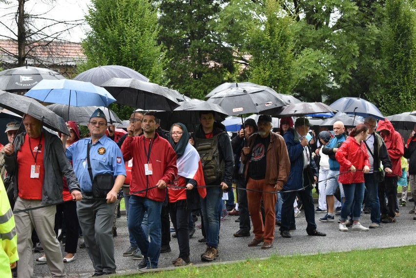 Oświęcim. Na terenie Muzeum Auschwitz trwają uroczystości 78. rocznicy męczeńskiej śmierci o. Maksymiliana Marii Kolbego [ZDJĘCIA]