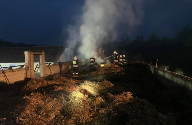 Do pożaru obory w miejscowości Kostrzyn (gmina Wyśmierzyce) doszło w niedzielne popołudnie.