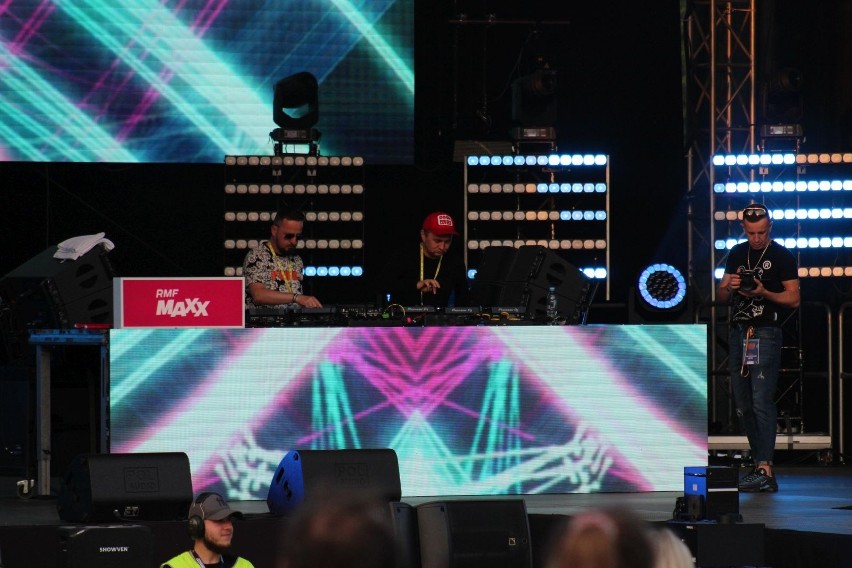 Mega zabawa w Bałtowie na Festiwalu Oficjalne Rozpoczęcie Wakacji. W sobotę, 1 lipca zagrali DJ- eje