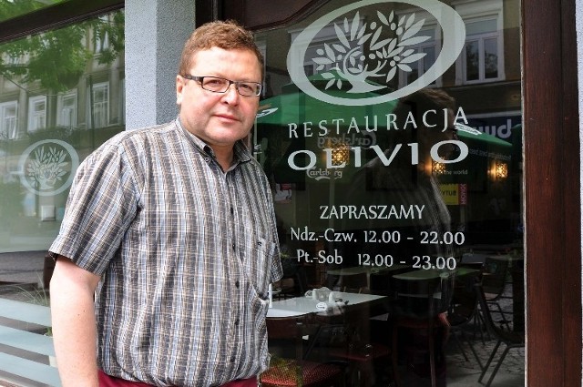 - Naszym najlepszym daniem jest parfait z wątróbki drobiowej &#8211; zaprasza Tomasz Durlik, właściciel Olivio.