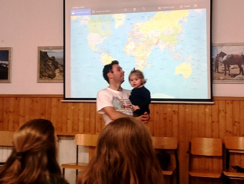 My Tiny School, moja mała szkoła. Rodzina z Belgii spełnia marzenia i pokazuje dzieciom świat. Teraz jest w Białymstoku (zdjęcia)