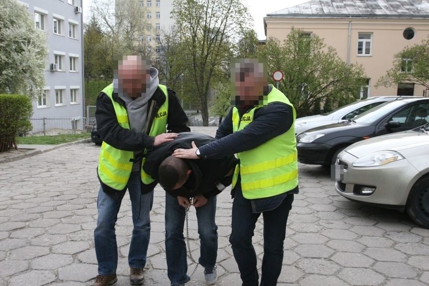 Ciechanki. Zabili go nożem, a ciało wrzucili do rzeki