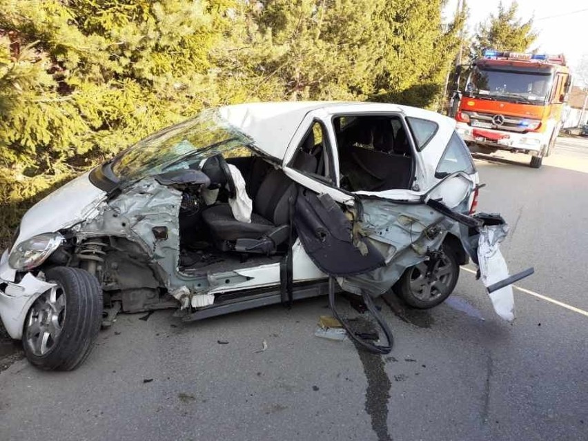 Jasienica. Wypadek na drodze powiatowej. Wyglądało bardzo groźnie...