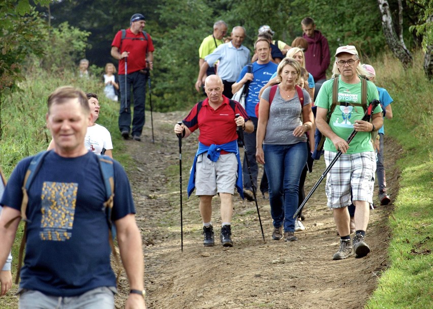 Odkryj Beskid Wyspowy. 53 złote rysie na Miejskiej Górze. W niedzielę szczyt zdobyło ponad 700 turystów