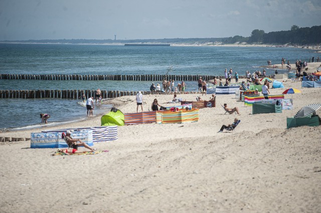 Tak we wtorkowe południe wyglądała plaża w Mielnie.