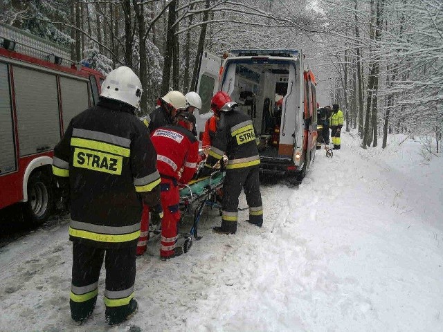 Trzy osoby ranne w wypadku na drodze Prószków - Ochodze.