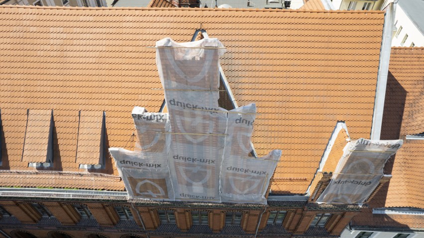 Toruńska Poczta Główna pilnie wymaga remontu z jej fasady od...