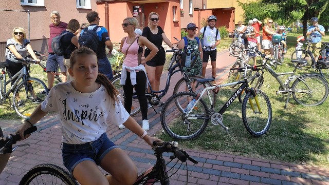 Odjazdowy Bibliotekarz 2019 - na rowerach wystartował na ulicy Kolejowej w Kazimierzy Wielkiej.