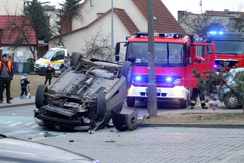 Wypadek na Stabłowicach. Trzy osoby ranne              