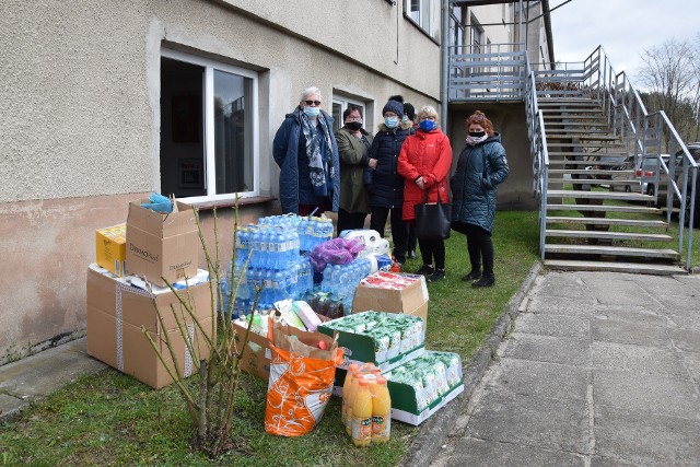 Dzisiaj (15.04.2021 r.) członkowie miasteckiego stowarzyszenia Radość Życia przekazali miejscowemu szpitalowi dary z zainicjowanej przez siebie zbiórki. 