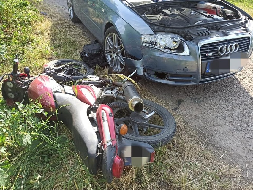 Pijany motocyklista czołowo uderzył w osobówkę.