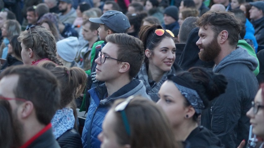 Rybnik oszalał! Dzikie tłumy na koncercie Miuosha i O.S.TR.