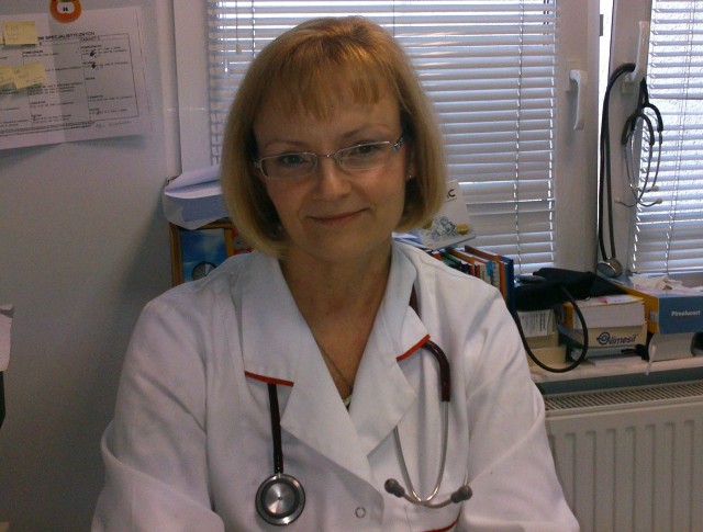 Doktor Beata Sielewicz jest lekarzem rodzinnym, specjalistą chorób wewnętrznych, mieszka i pracuje w Białogardzie.