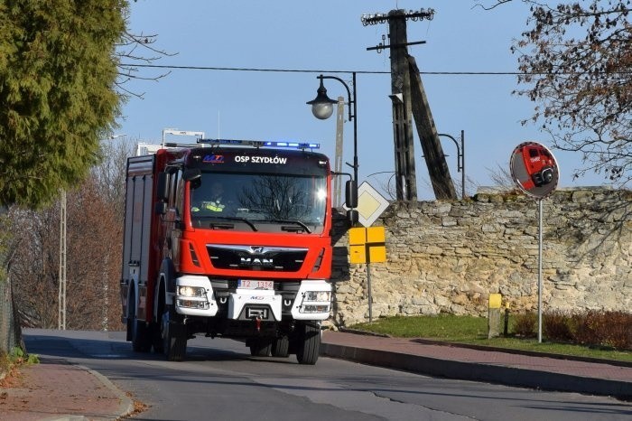 Druhowie z Ochotniczej Straży Pożarnej Szydłów mają nowy wóz (WIDEO)