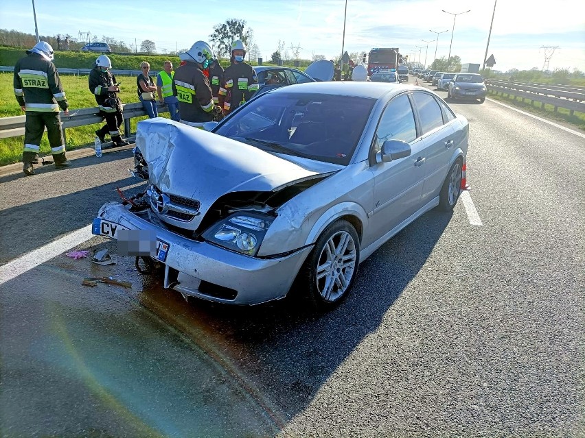 Mercedes zajechał drogę oplowi podczas zmiany pasa ruchu