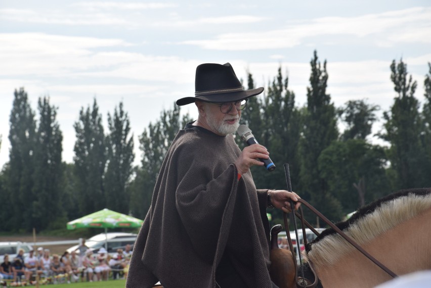  XXIV Jeździeckie Mistrzostwa Gwiazd - Art Cup 2022. Znani aktorzy i artyści znów zjechali do Zakrzowa