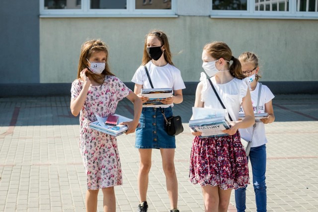 Wielu rodziców obawia się w pandemii nowego roku szkolnego. Niepotrzebne wydaje się dodatkowe straszenie ich grzywną za nieposłanie dziecka do szkoły