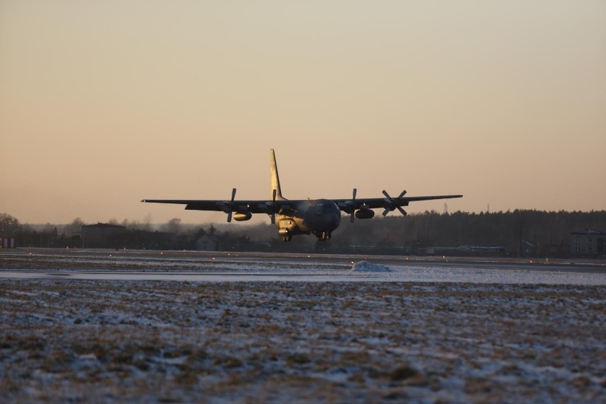 Wojskowy Hercules C130 to samolot typu cargo. Dziś w nocy na...