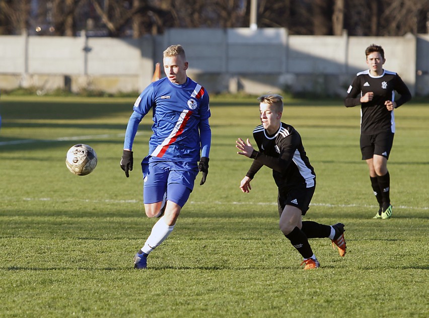 Centralna Liga Juniorów. Leicester też podziwia AKS SMS. Piękny gol po testach na Wyspach [ZDJĘCIA]