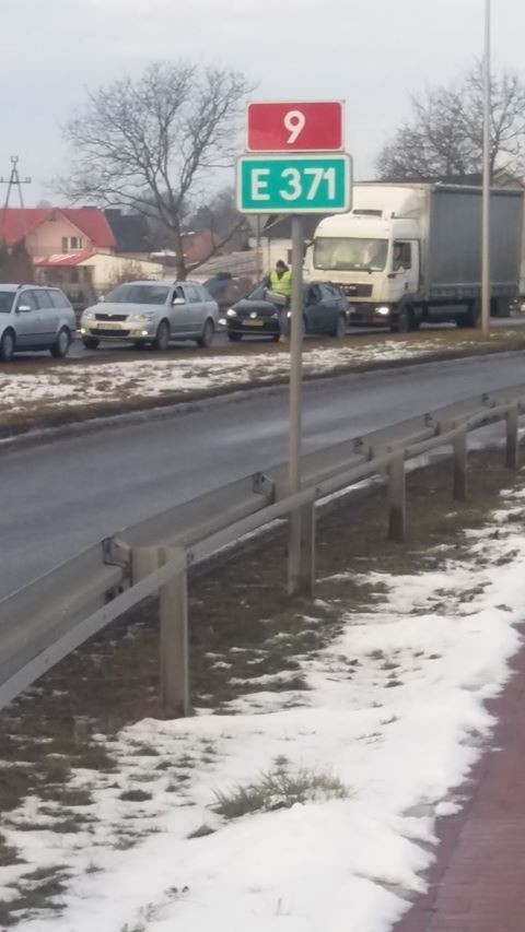 AGRO powstanie 2019 w Świętokrzyskiem. We wtorek rolnicy blokowali ważne skrzyżowanie dróg krajowych 9 i 79