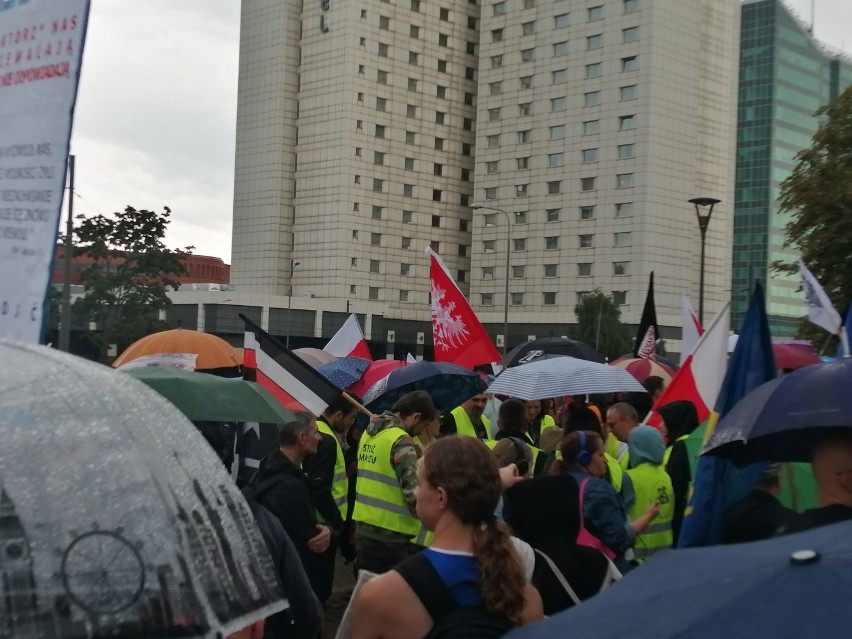 W sobotę w Poznaniu odbywa się protest przeciwników...