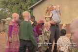 Polowanie na Albinosów w Tanzanii. Martyna Wojciechowska apeluje o pomoc [WIDEO]