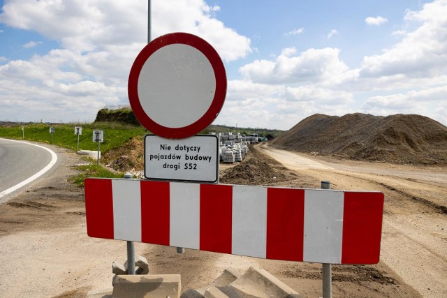 Wszystkie obwodnice, jakie powstaną w ramach PB100, będą drogami klasy GP (główne ruchu przyspieszonego). Większość z nich będzie miała przekrój jednojezdniowy, ale tam, gdzie drogi te będą przebiegać w terenie zurbanizowanym, a w ramach prac przygotowawczych prognozowane jest duże natężenie ruchu, powstaną jako dwujezdniowe.