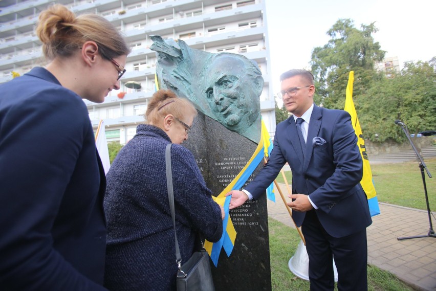 Płaskorzeźbę Tadeusza Kijonki w Galerii Artystycznej na...