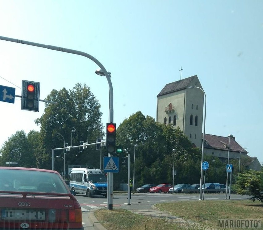 Wypadek na ul. Wrocławskiej w Opolu. Motocyklista wjechał w...