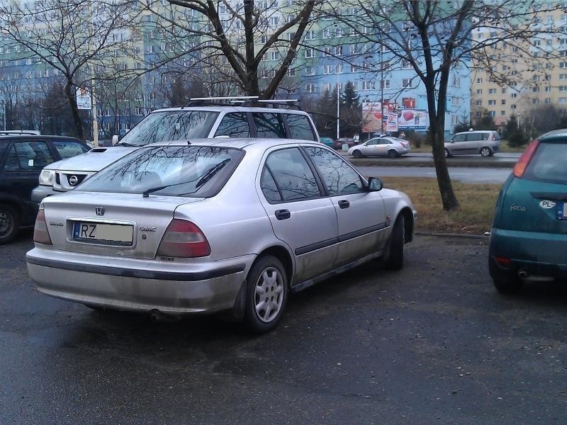 Honda przy ul. Paderewskiego