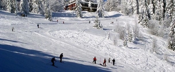 W Beskidach jeszcze leży śnieg i można jeździć na nartach