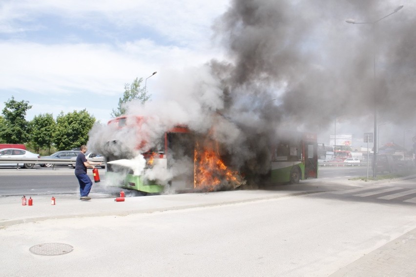 Pożar autobusu na al. Spółdzielczości Pracy