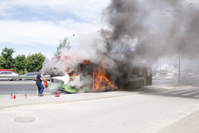 Pożar autobusu na al. Spółdzielczości Pracy