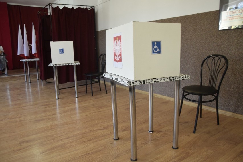 Wybory na burmistrza Aleksandrowa Kujawskiego. W lokalach wyborczych specjalne środki ostrożności