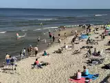 Jest pięknie i ciepło! Tłumy na plaży w Międzyzdrojach [ZDJĘCIA]