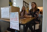 Tarnów. Studenci PWSZ zorganizowali zbiórkę karmy dla zwierząt. Trafiła ona do Fundacji Zmieńmy Świat